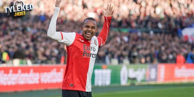 Givairo Read của Feyenoord được đồn đoán sẽ đến Anfield