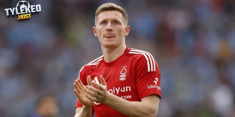 Elliot Anderson sẽ thay Casemiro chơi tại tuyến giữa